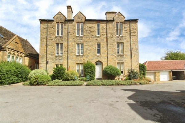 Flat Hound Street in Sherborne