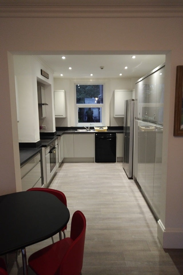 Room Wellington Street in Gloucester