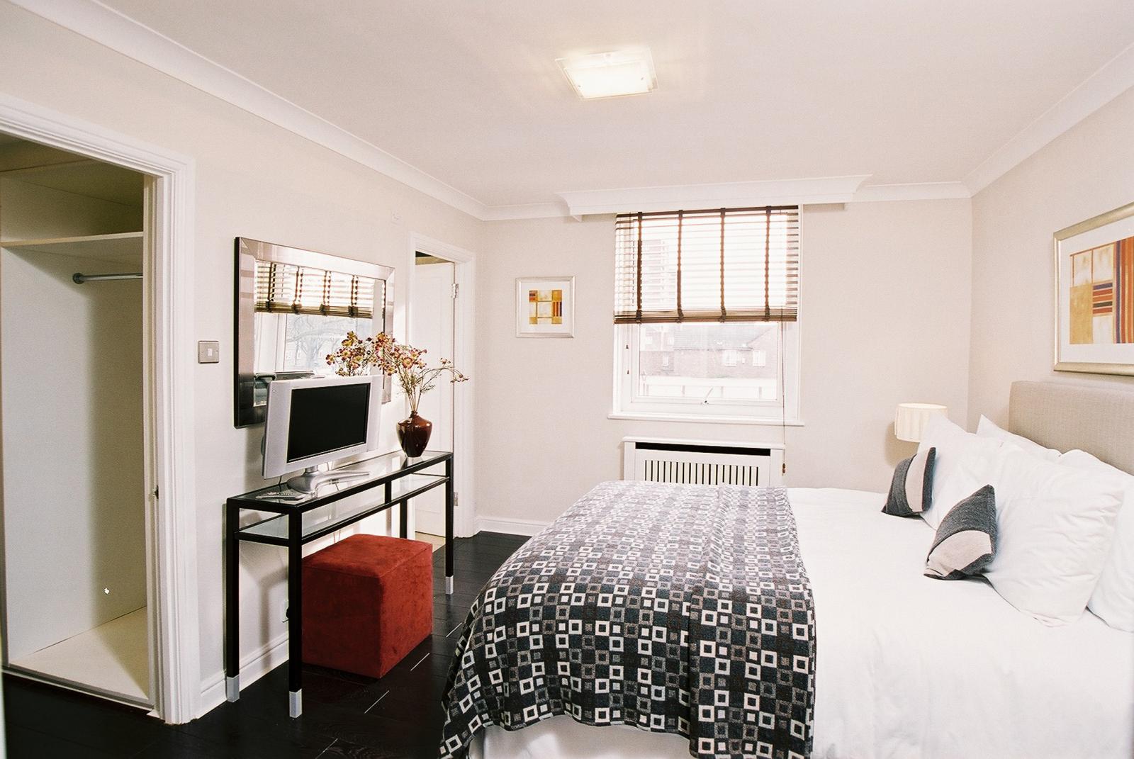 Flat Boydell Court in Greater London