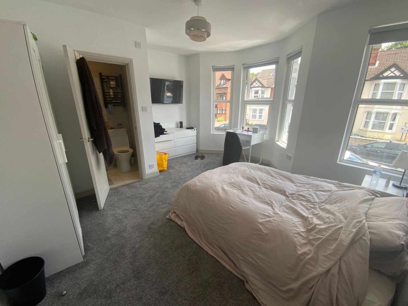 Room Roberts Road in High Wycombe