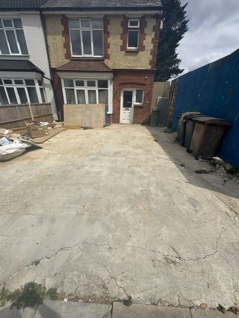 House Oakley Road in Luton