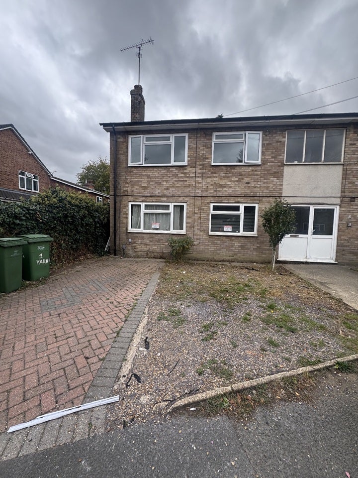 Flat Varna Close in Luton