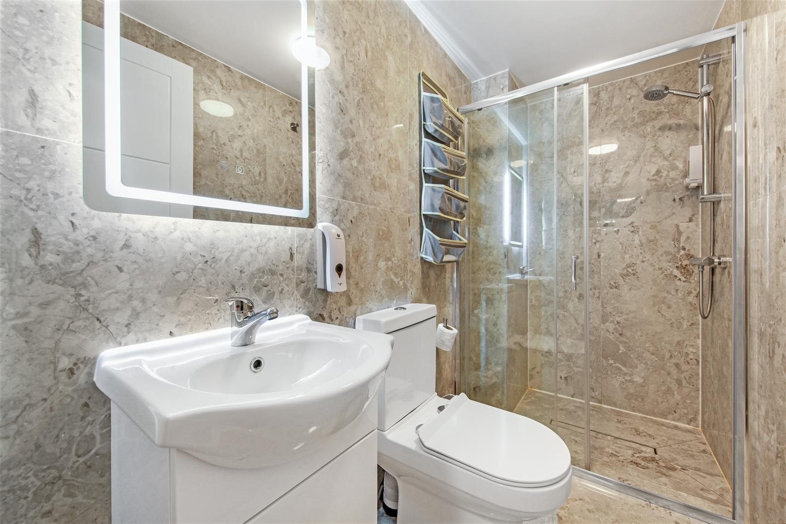 Flat Chamberlayne Road in Greater London