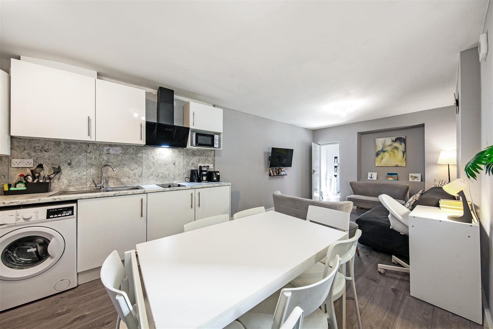 Flat Chamberlayne Road in Greater London
