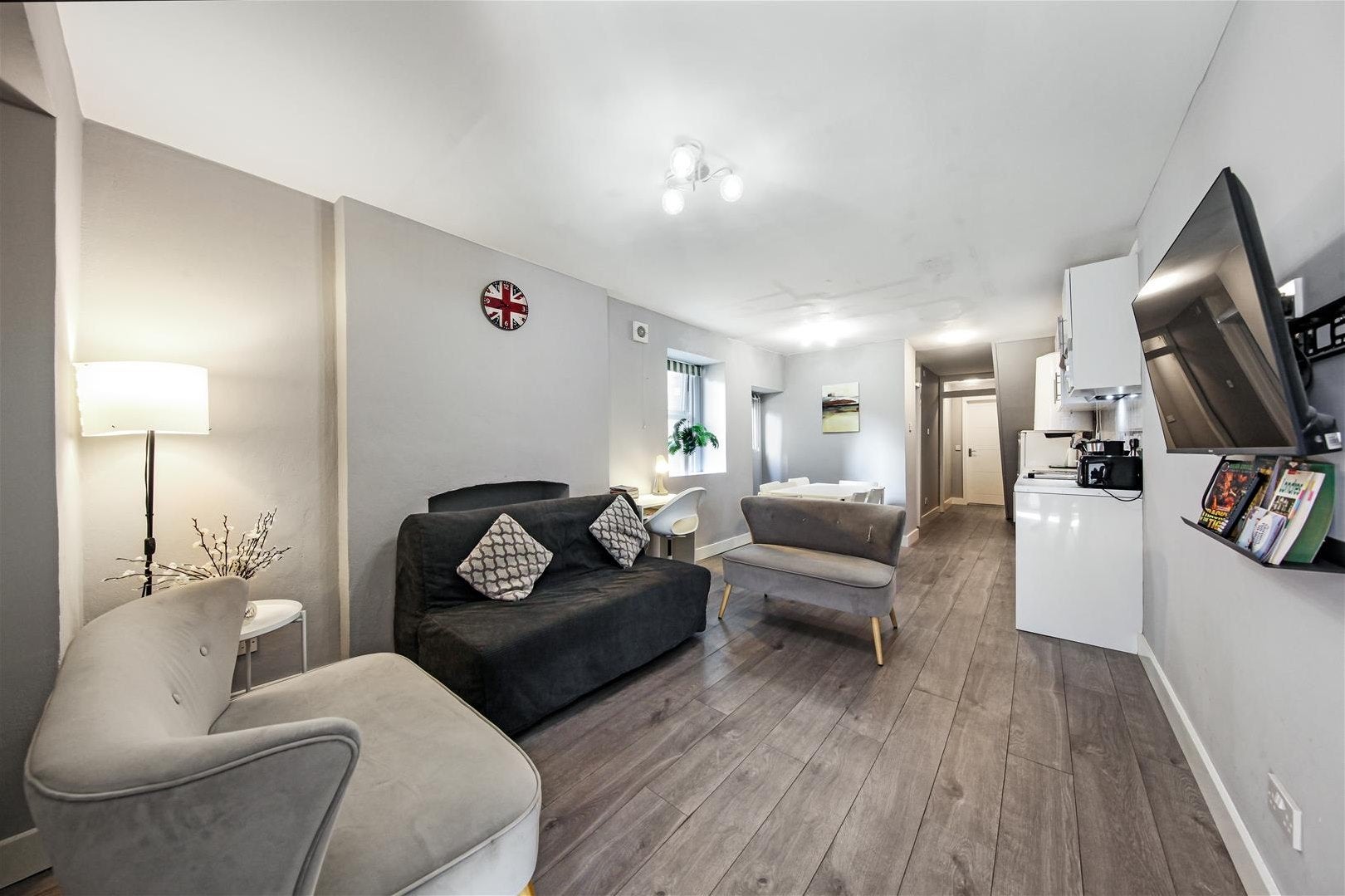 Flat Chamberlayne Road in Greater London