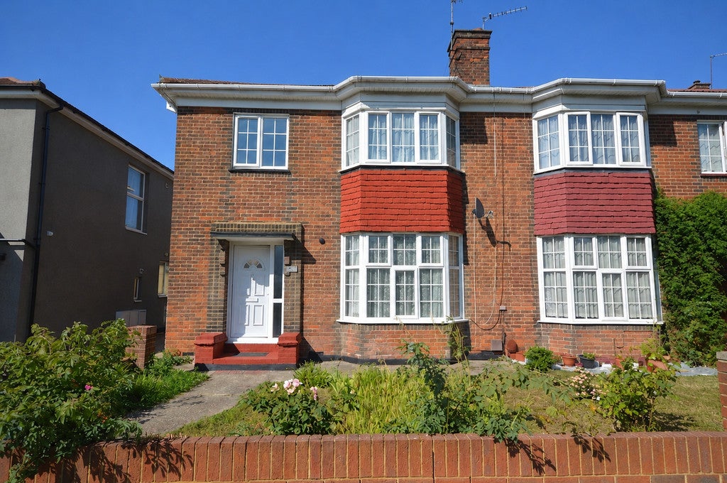 House Vivian Avenue in Greater London
