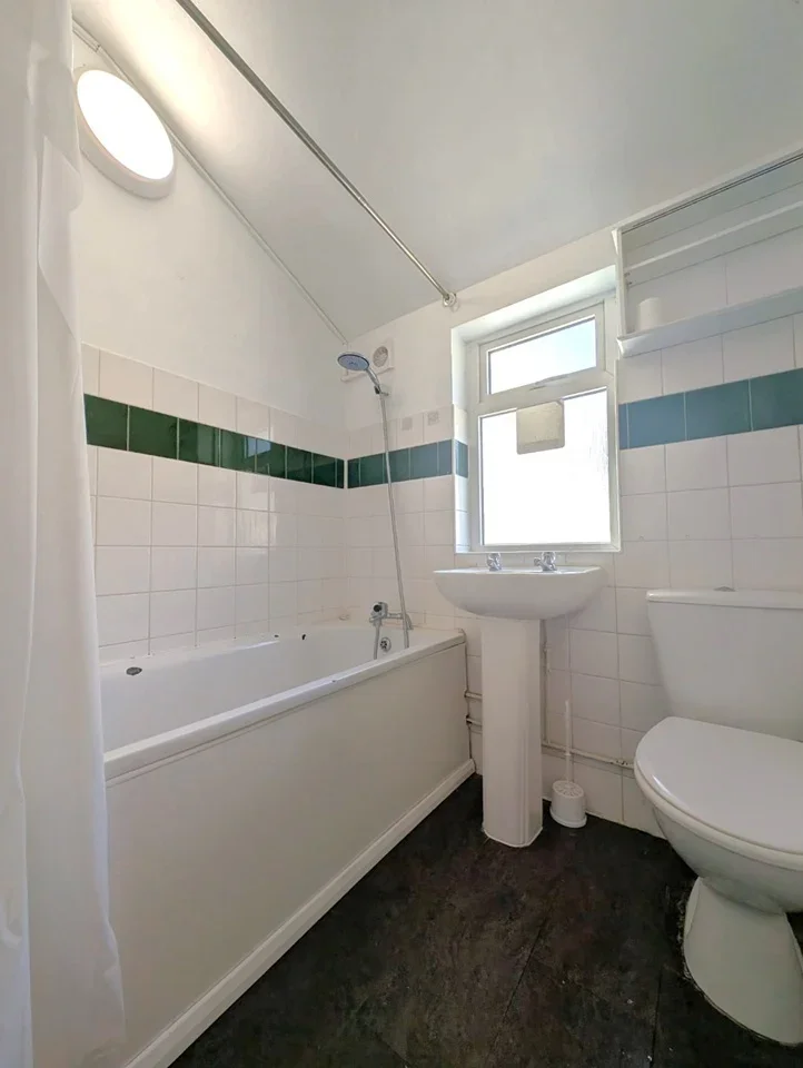 Flat Rainham Road in Gillingham