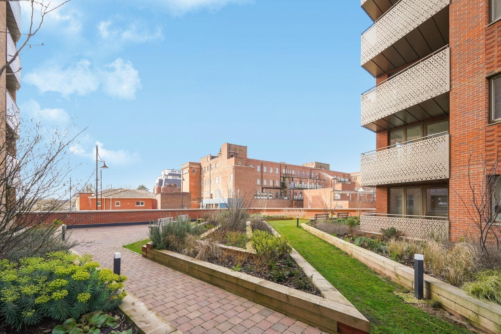 Flat Elmsleigh Road in Borough of Spelthorne