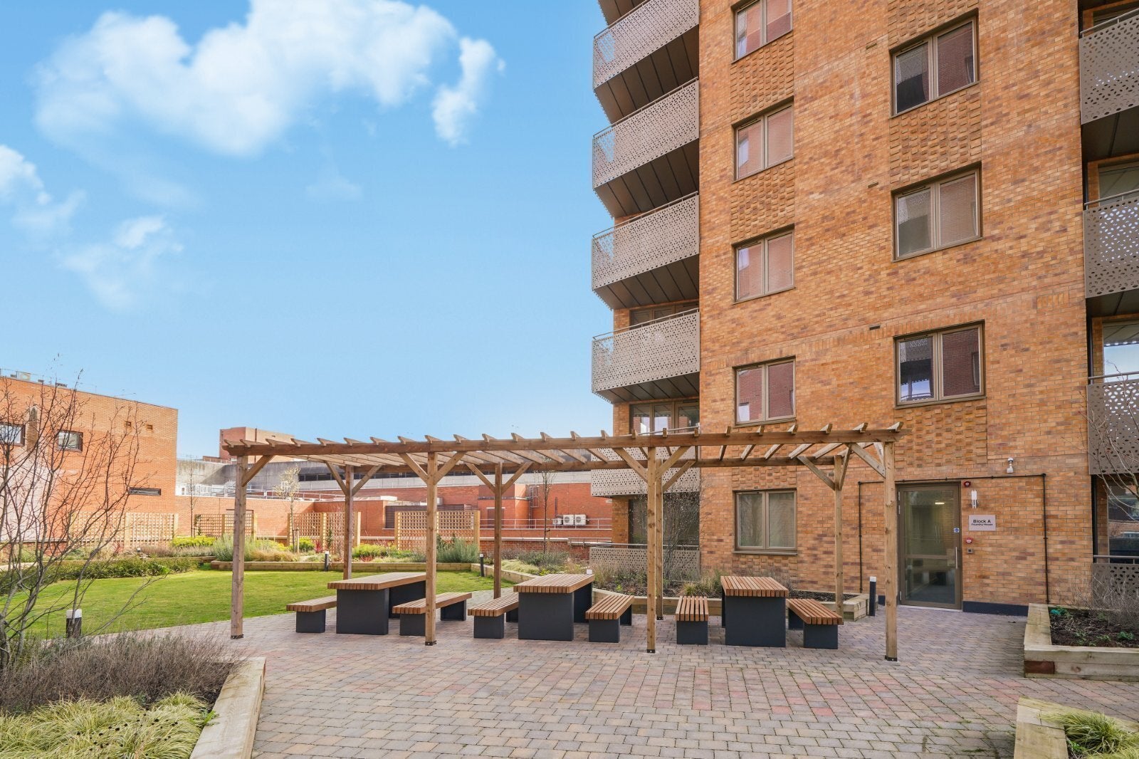 Flat Elmsleigh Road in Borough of Spelthorne