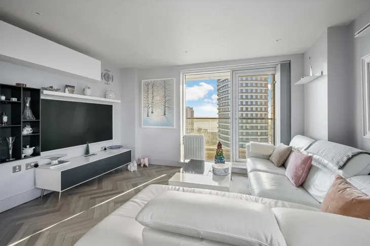 Flat Prestons Road in Greater London