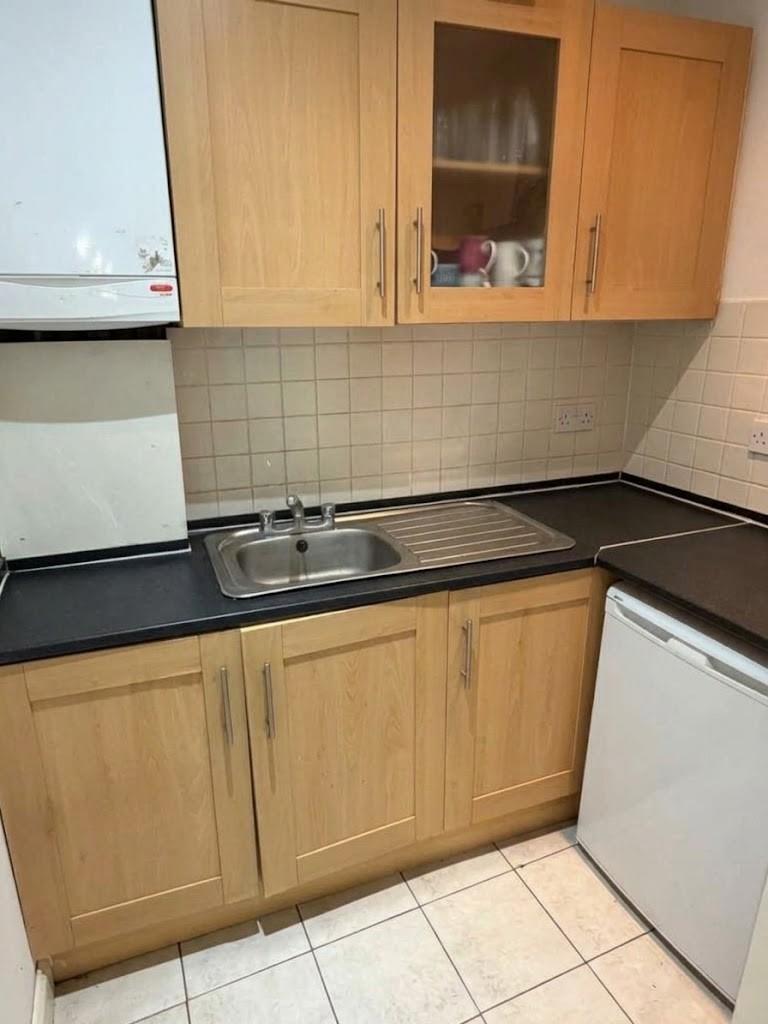 Flat Goodwyn Avenue in Greater London