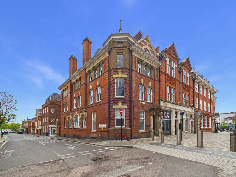 Flat Half Moon Square in Chelmsford
