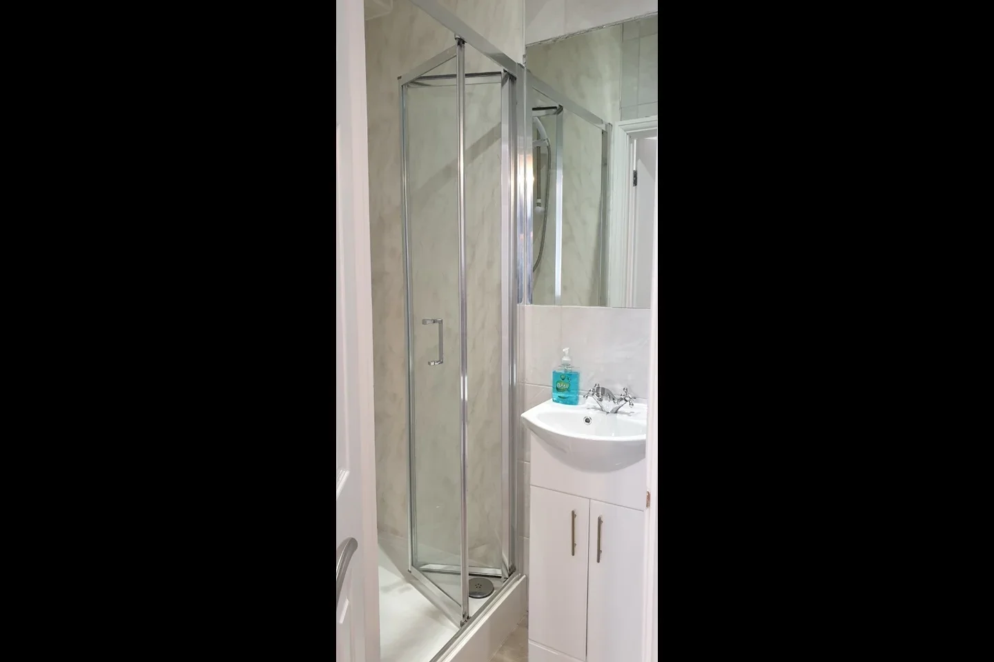Room Fleetwood Road in Greater London