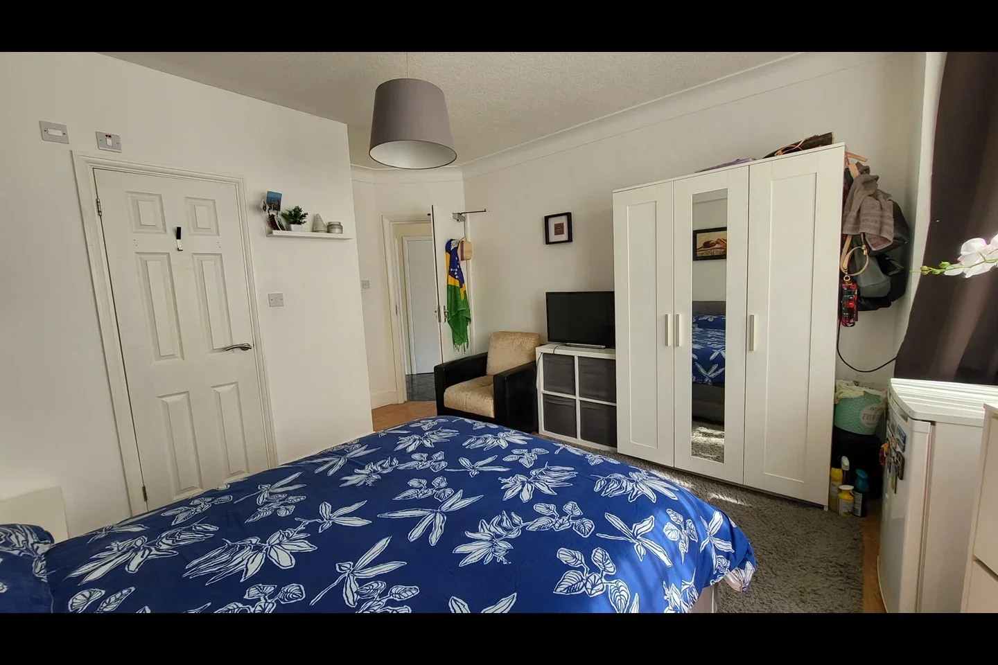 Room Fleetwood Road in Greater London