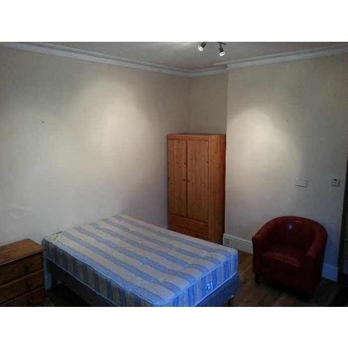 Room Ravenscroft Road in London