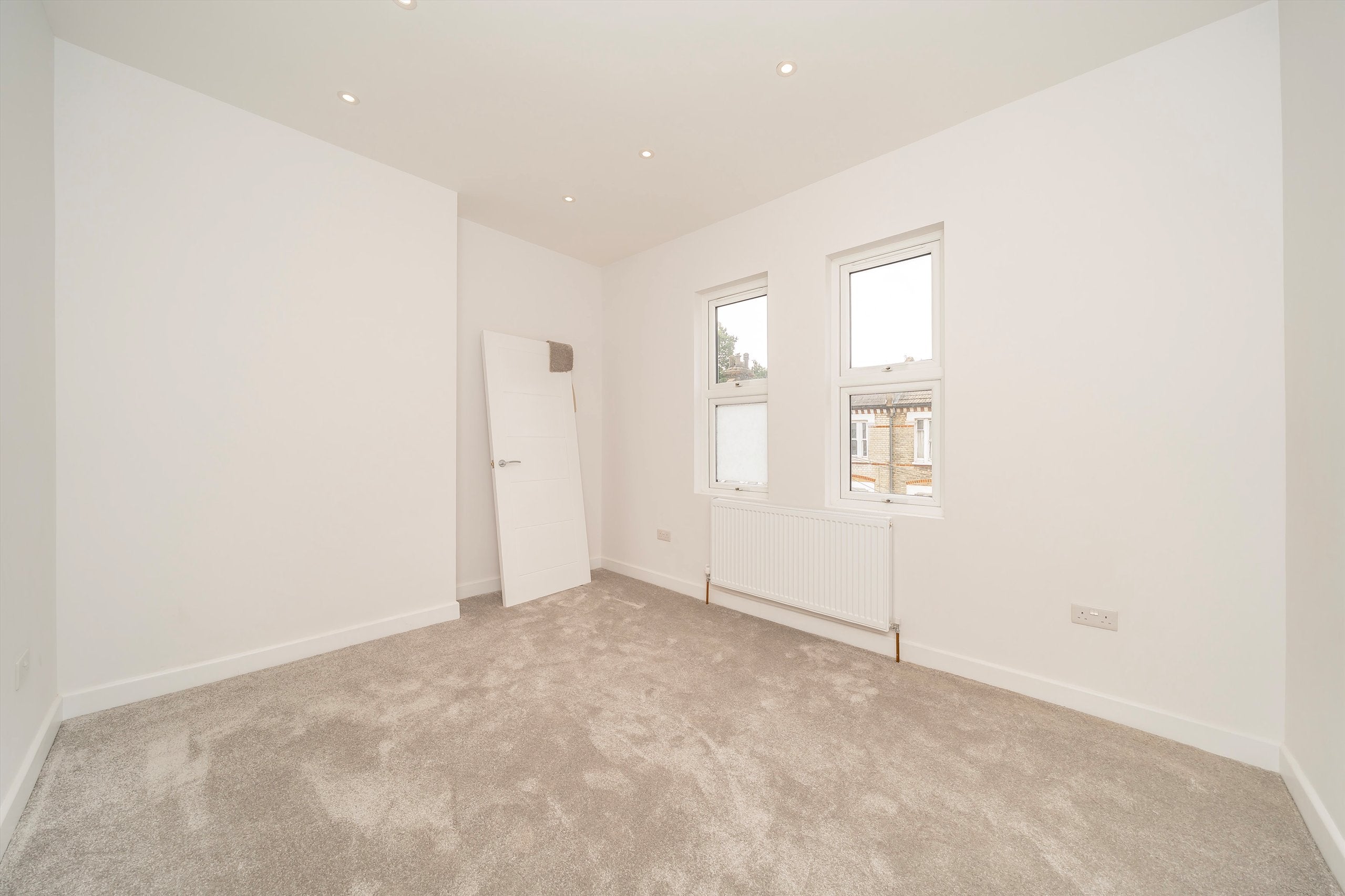 Flat Strathblaine Road in Greater London