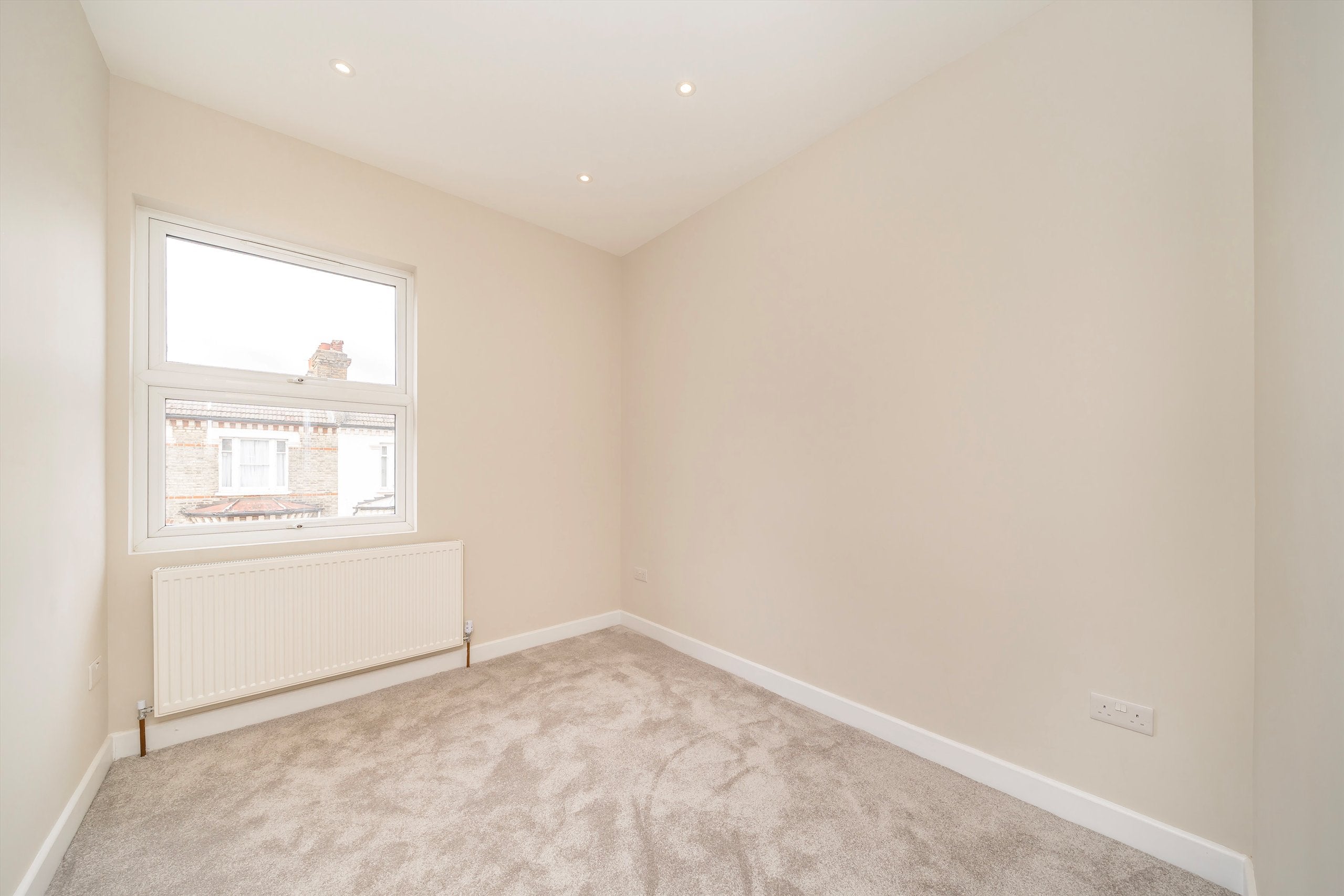 Flat Strathblaine Road in Greater London