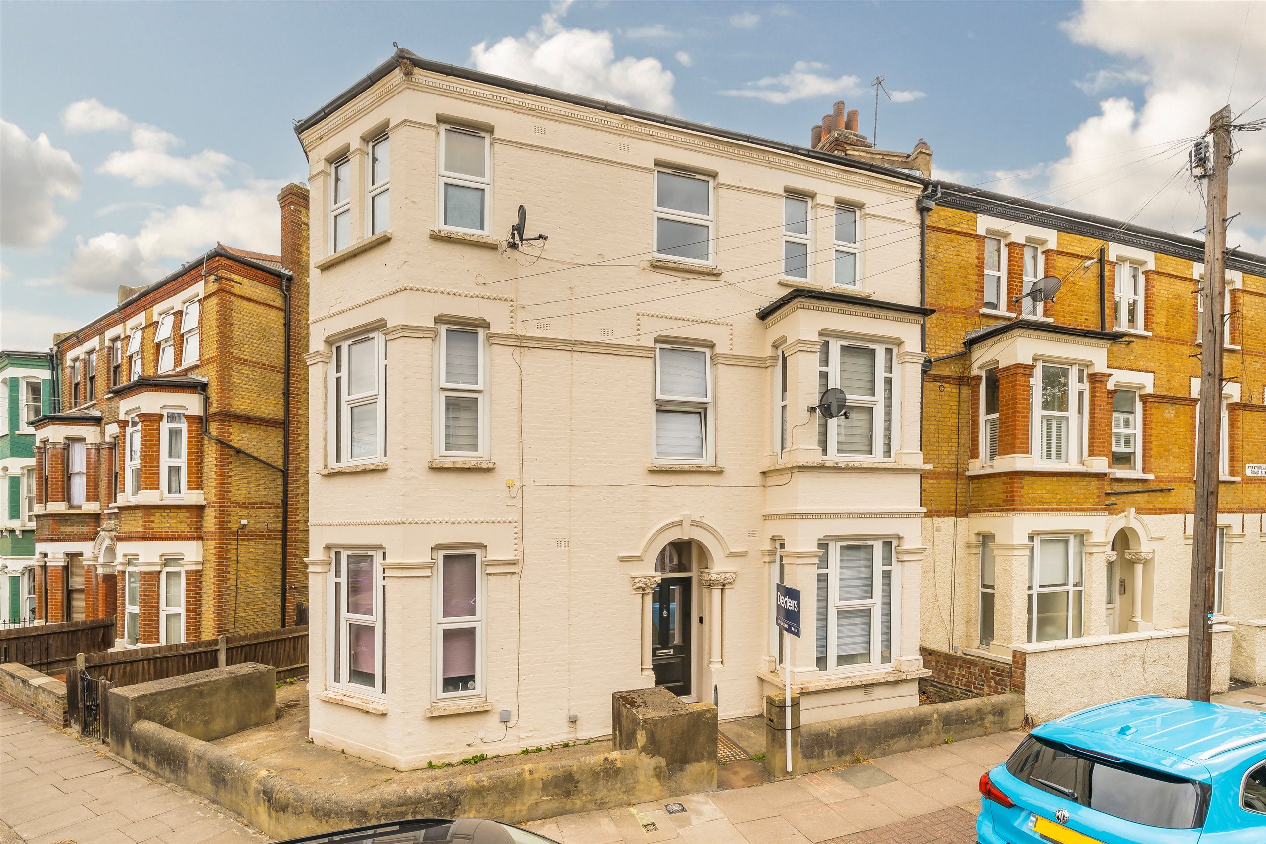Flat Strathblaine Road in Greater London