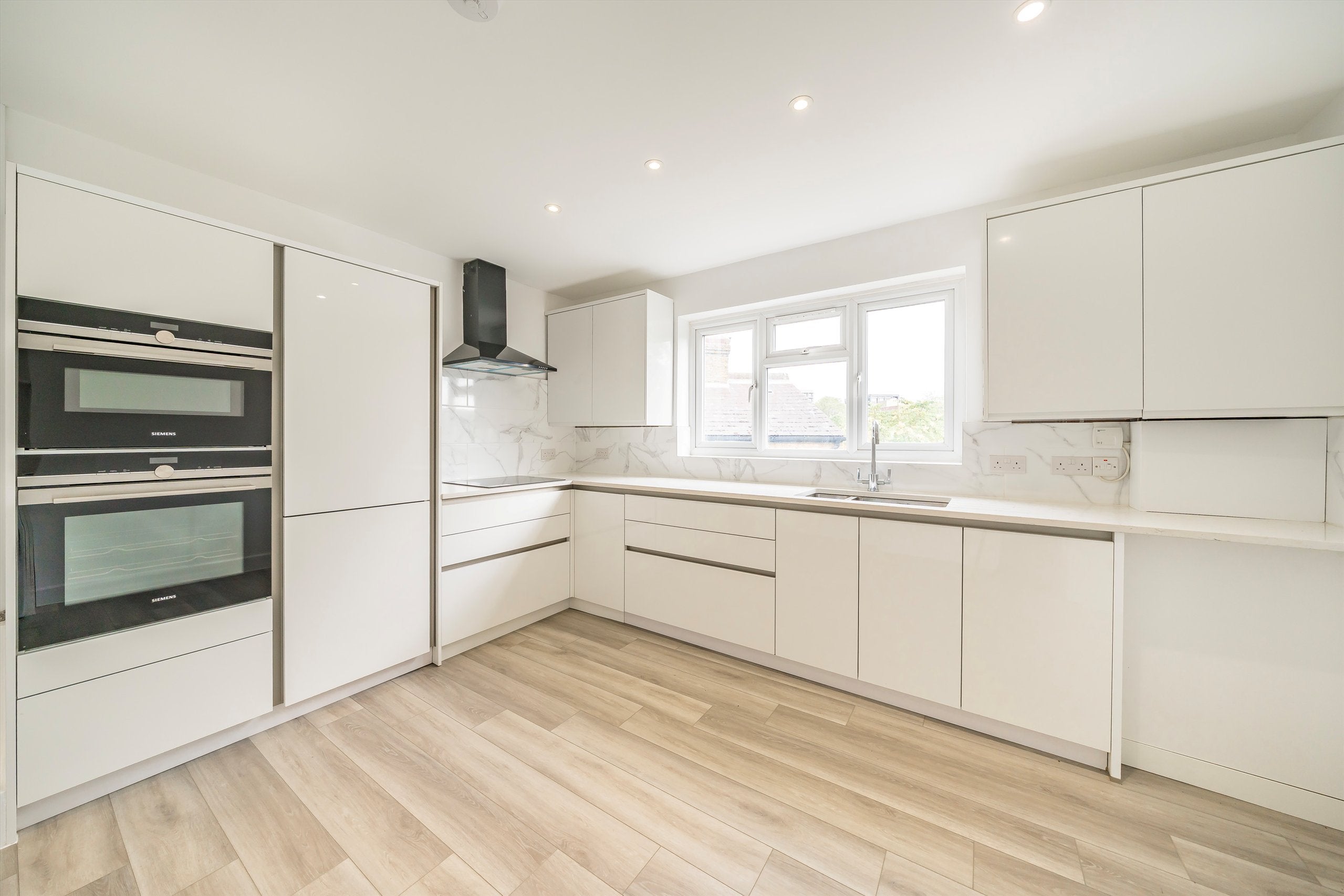 Flat Strathblaine Road in Greater London