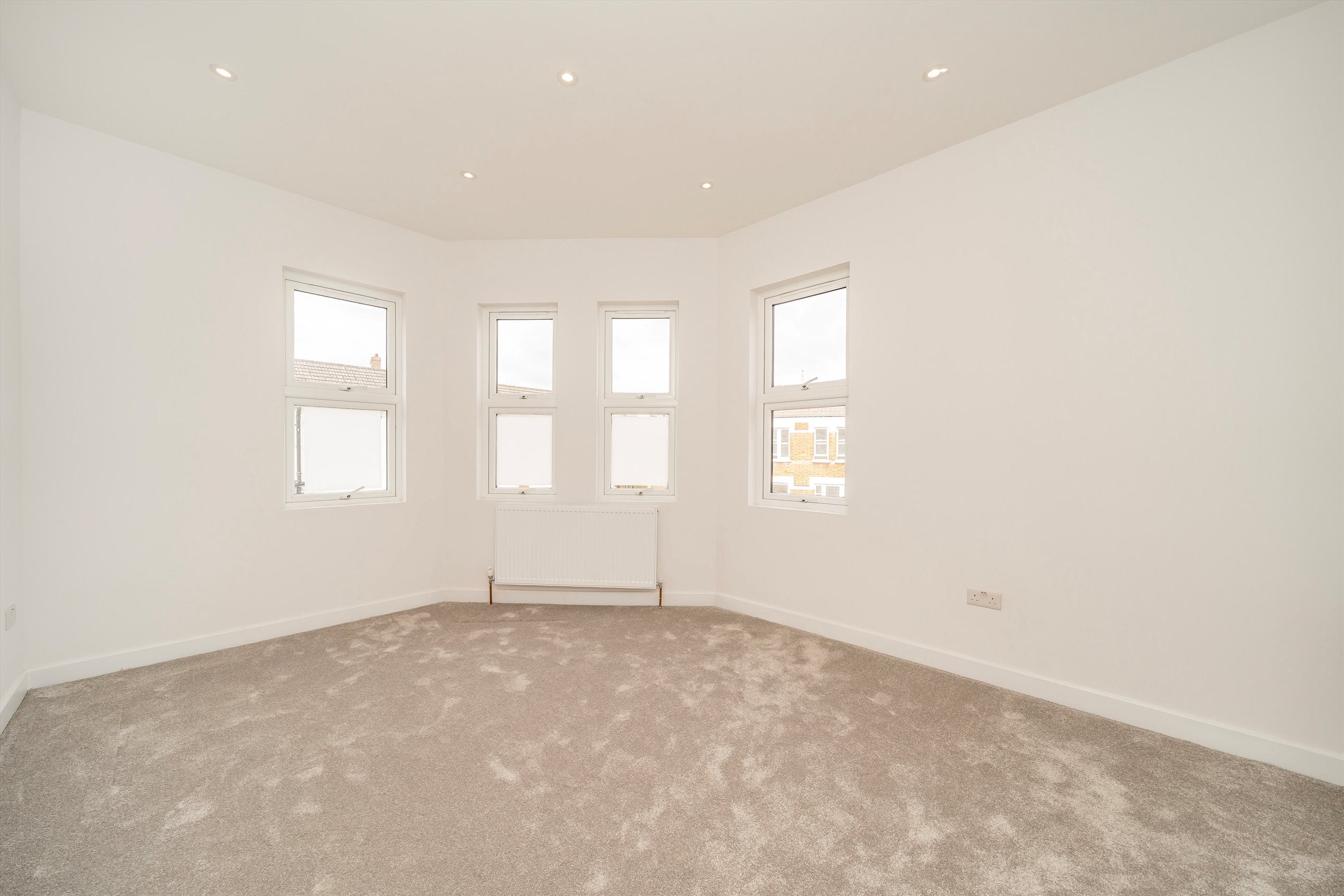 Flat Strathblaine Road in Greater London