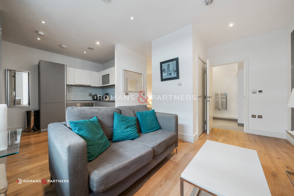 Flat Arlington Road in Greater London