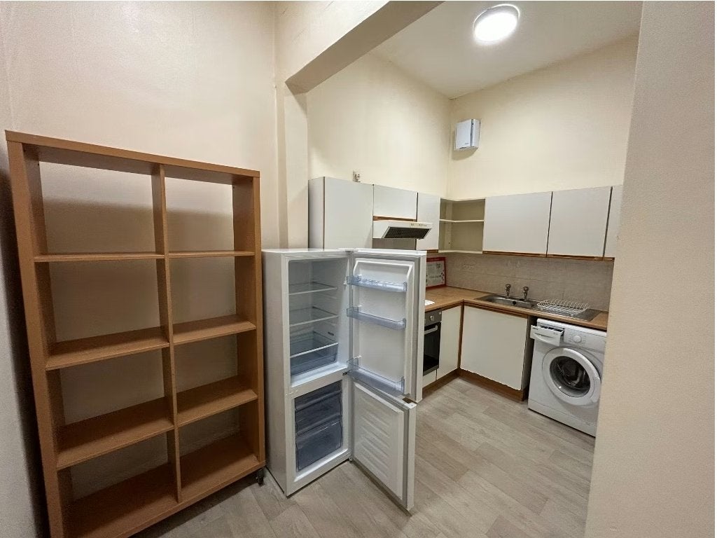 Flat Murieston Crescent in City of Edinburgh