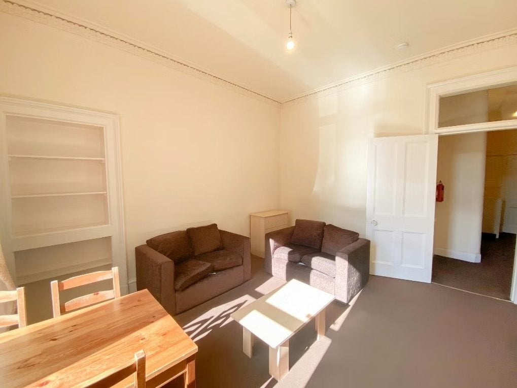 Flat Murieston Crescent in City of Edinburgh