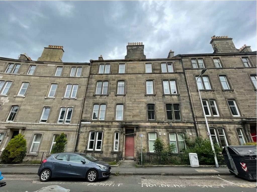 Flat Murieston Crescent in City of Edinburgh