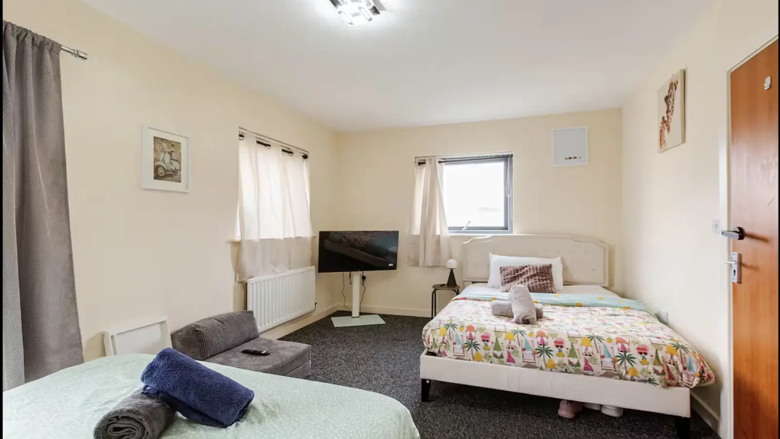 Flat Lawes Way in Greater London