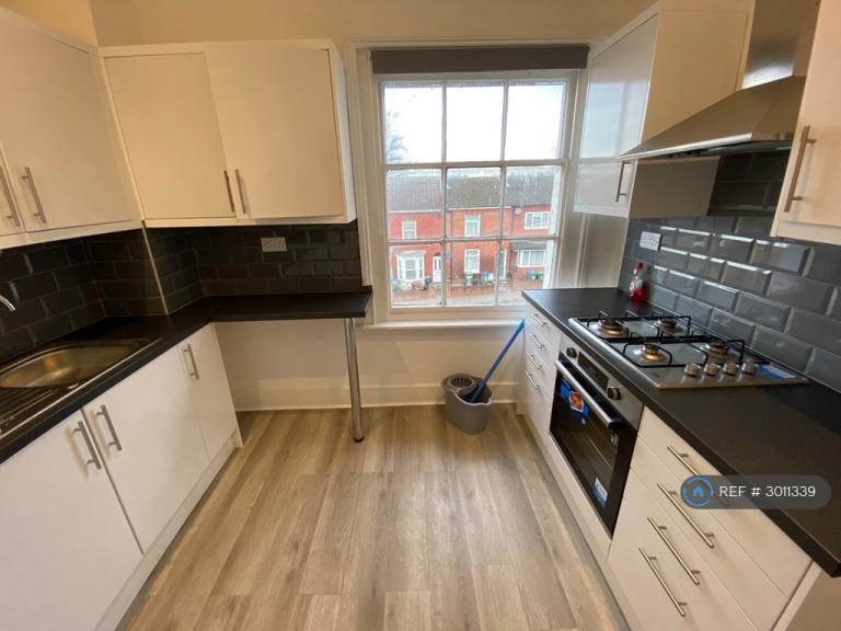 Flat Bevois Hill in Southampton