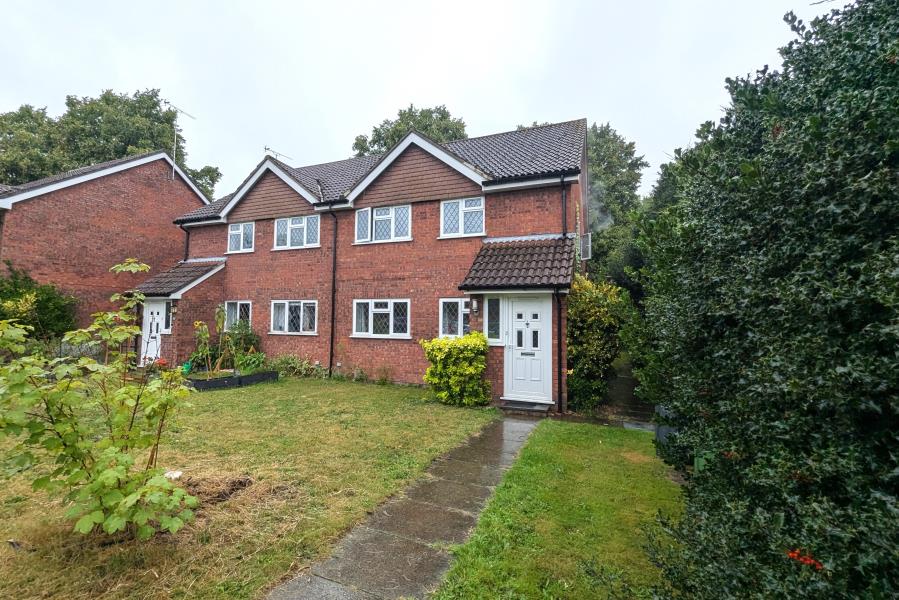 Flat Meadowbank Road in Surrey Heath