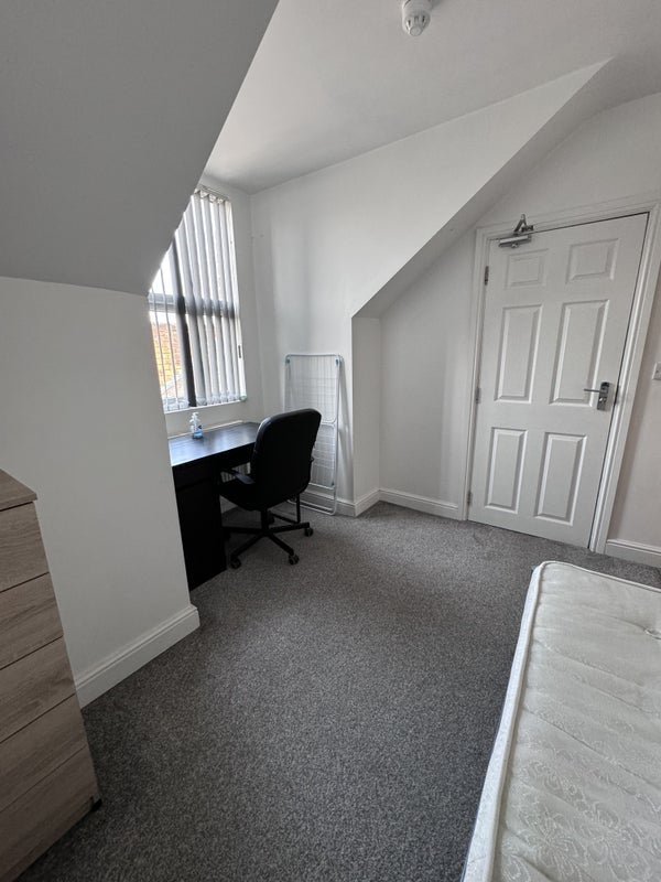 Room Beauvale Road in Nottingham