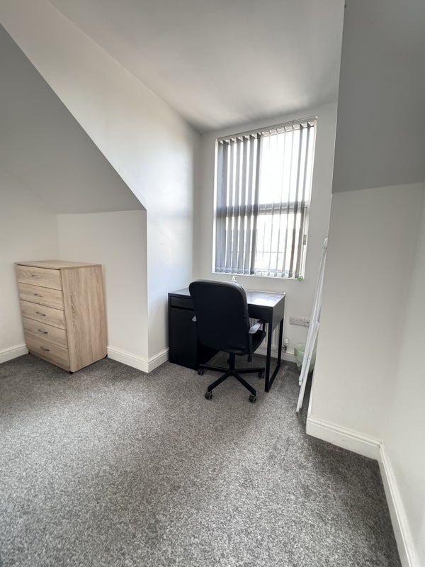 Room Beauvale Road in Nottingham