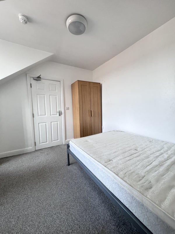 Room Beauvale Road in Nottingham
