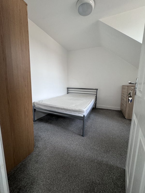 Room Beauvale Road in Nottingham
