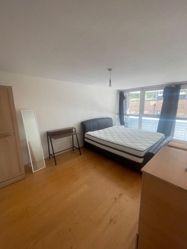 Room Robert Street in Greater London