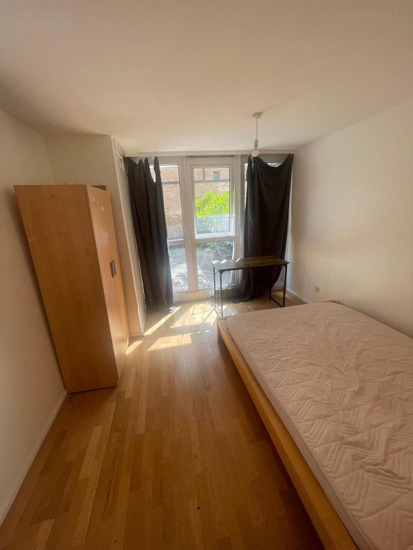 Room Robert Street in Greater London