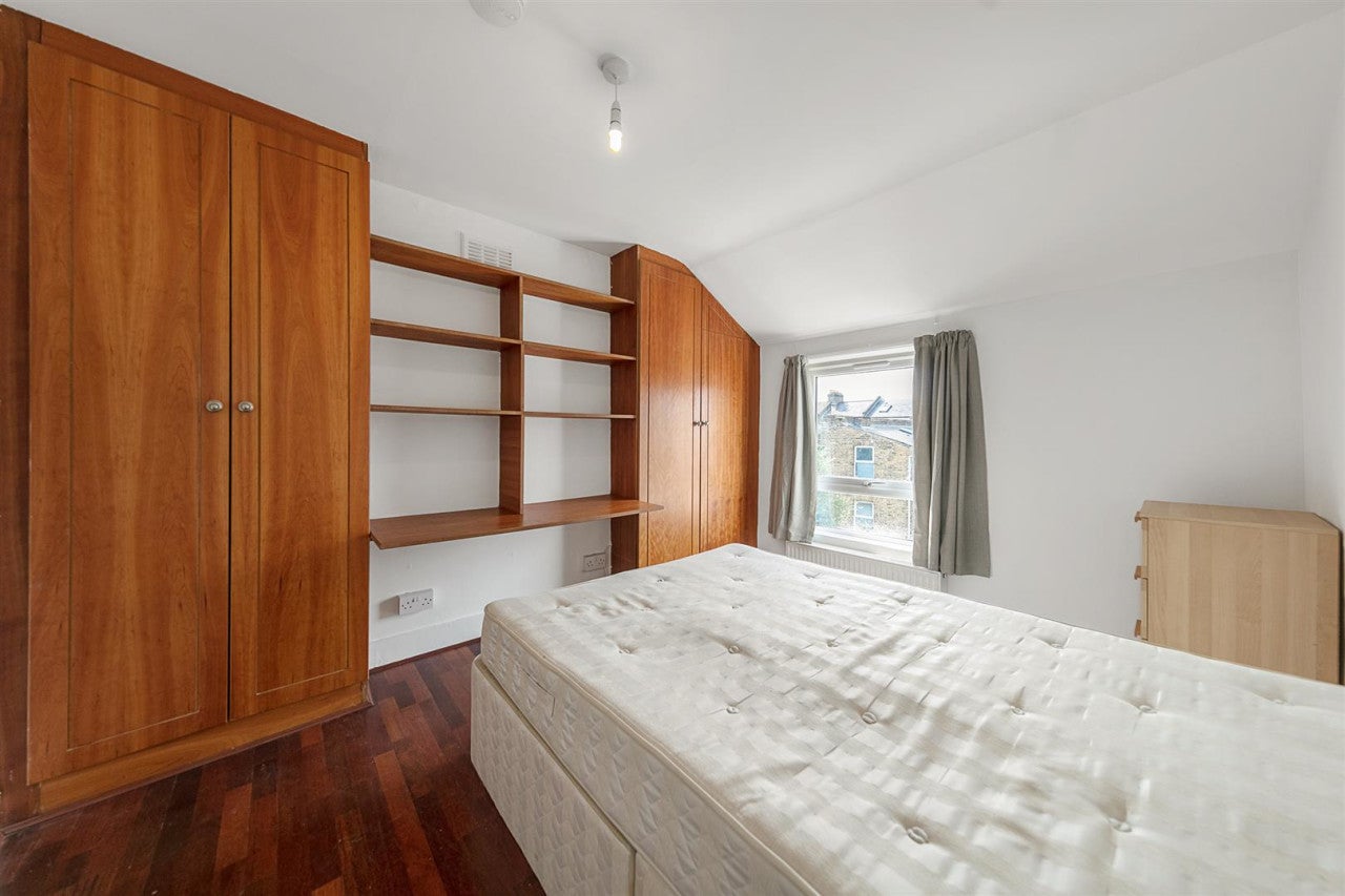 Flat Ducie Street in Greater London