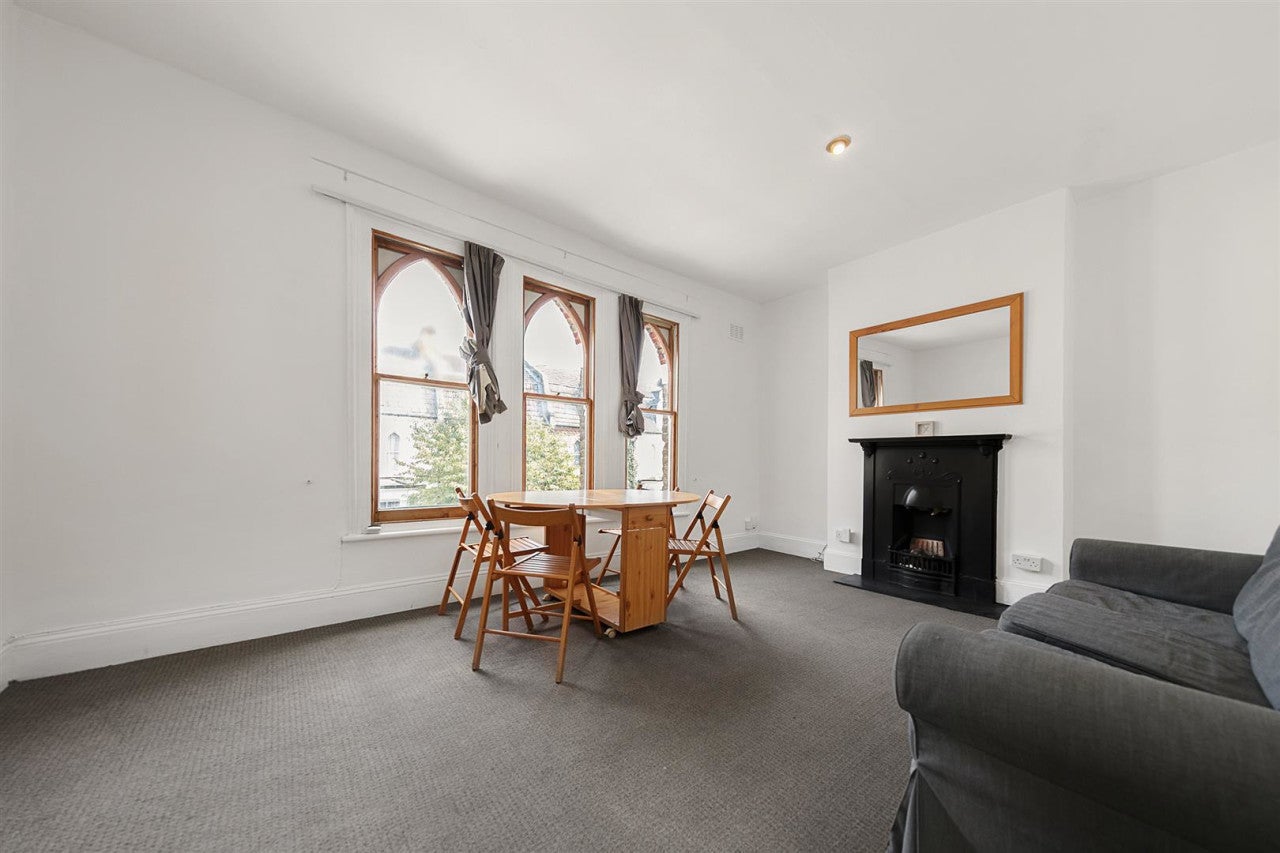 Flat Ducie Street in Greater London
