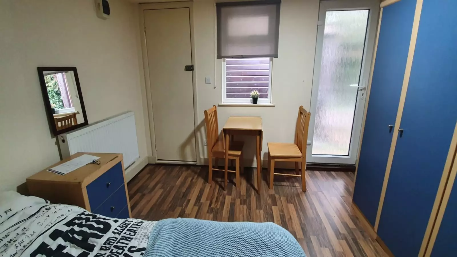 Room Chichele Road in Greater London
