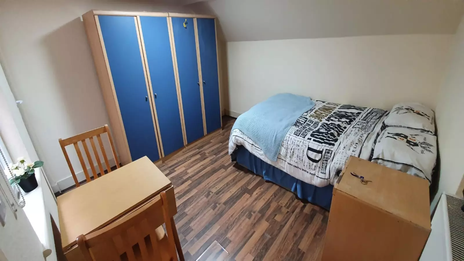 Room Chichele Road in Greater London