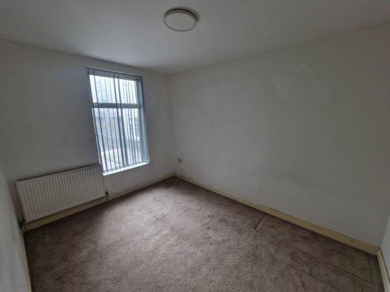 Flat Whitecroft Road in Luton