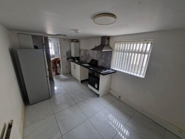 Flat Whitecroft Road in Luton