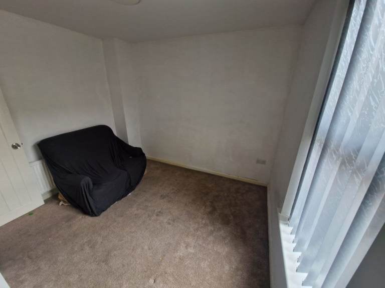 Flat Whitecroft Road in Luton