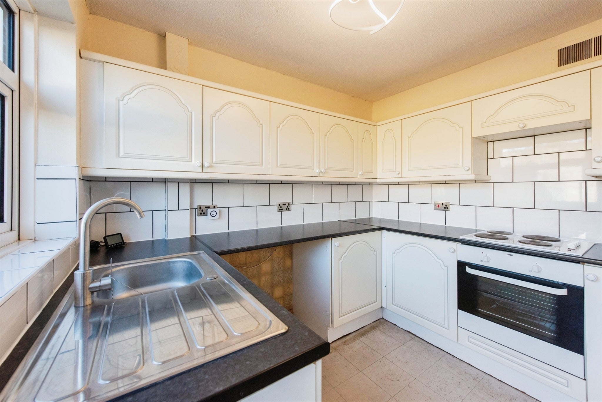 House Castle Close in Breckland District
