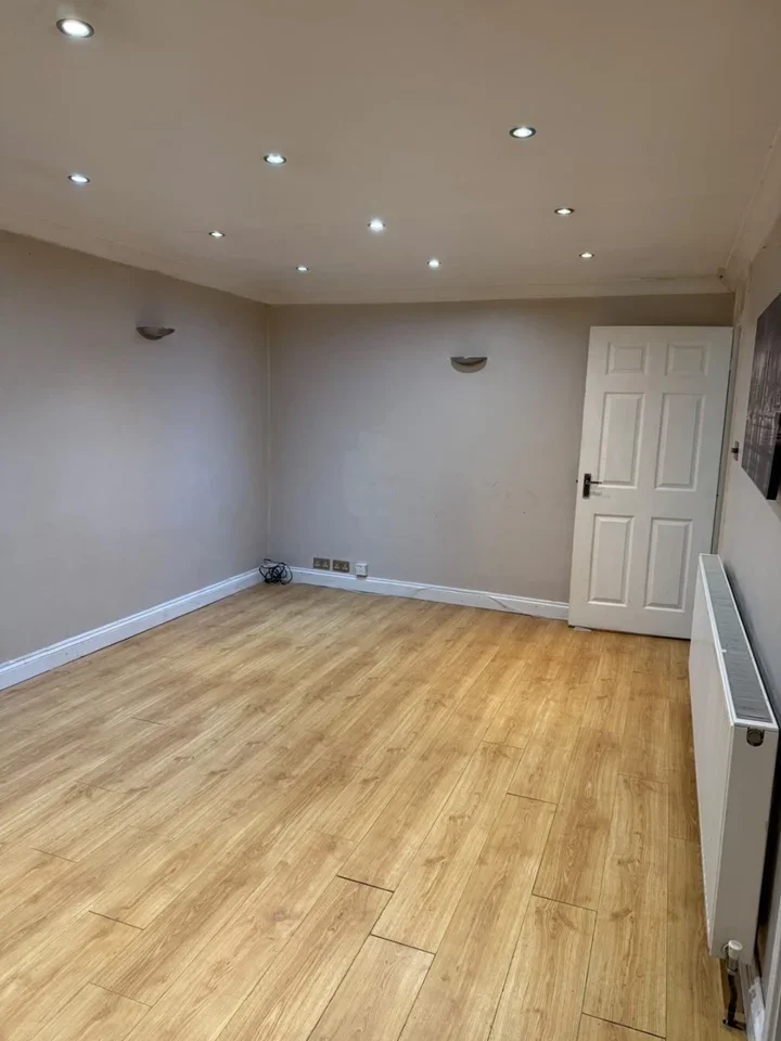 Flat Burness Close in Greater London