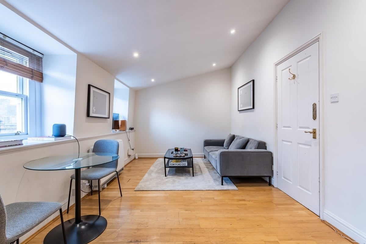 Flat Nottingham Place in City of Westminster