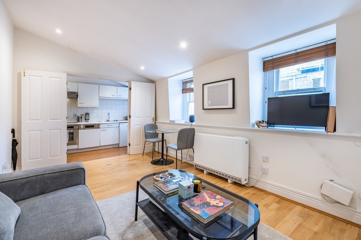 Flat Nottingham Place in City of Westminster