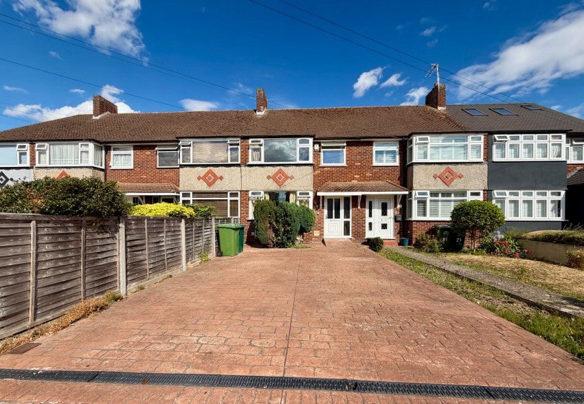 House Hogarth Avenue in Borough of Spelthorne