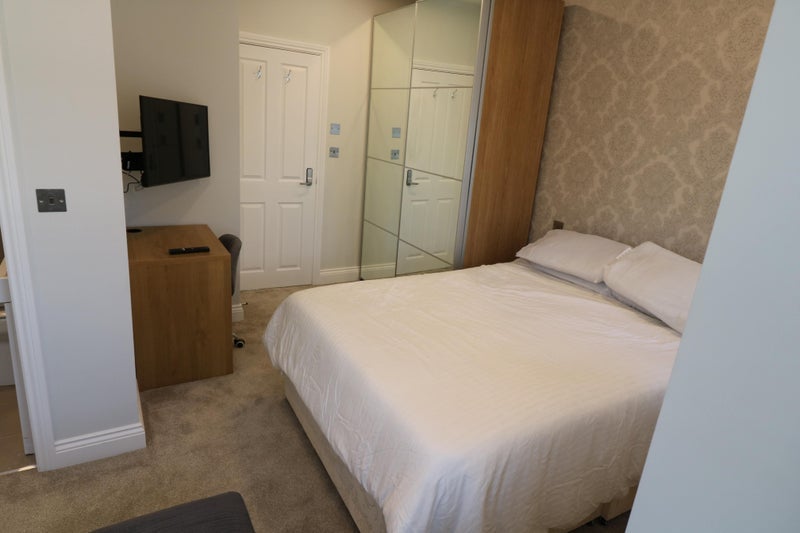 Flat Convent Gardens in Greater London